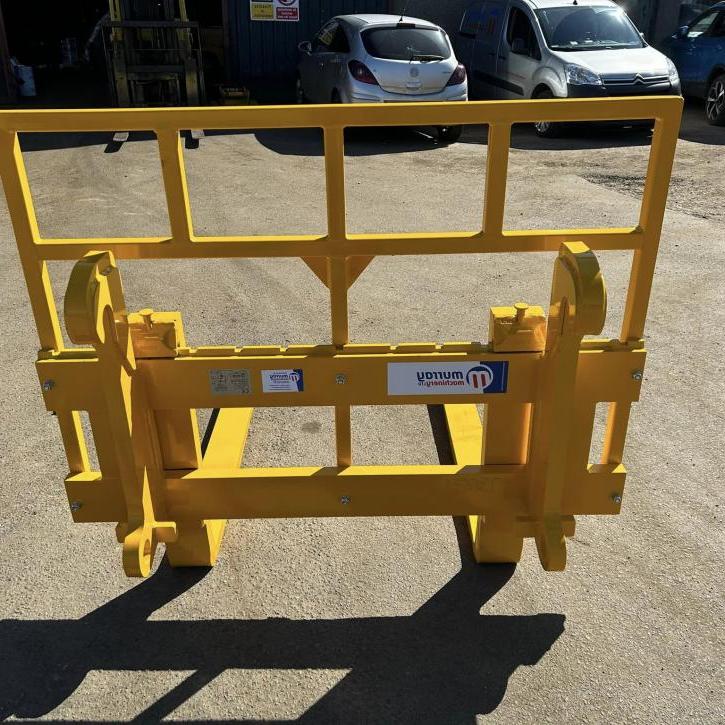 4 ton Pallet Forks with guard and Volvo Hooks